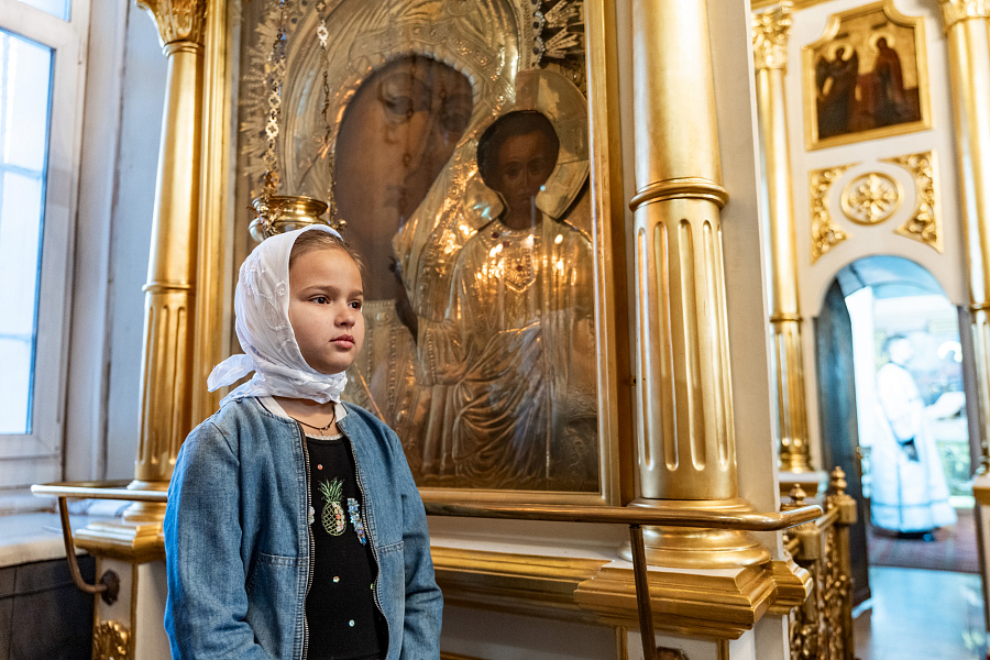 Архиерейское богослужение в Димитриевскую родительскую субботу в Успенском храме села Жилино г.о. Люберцы
